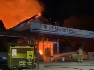 Toko Mentari Pusat di Madiun Ludes Terbakar, Kerugian Ditaksir Rp3,5 Miliar